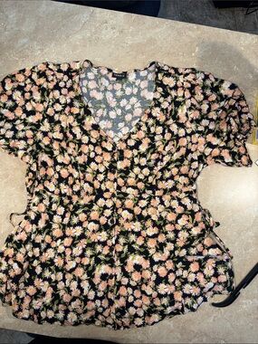 torrid Black Floral Button-Front Peplum Blouse with Pink Daisies